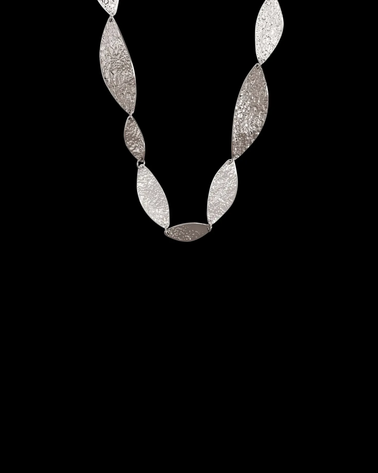 Collana - Monochrome Leaves